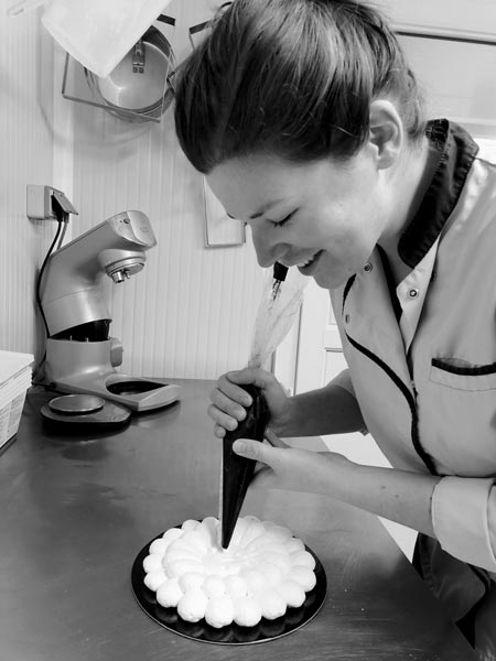 Art Sucré Pâtisserie Charline prépare de délicieux dessert maison